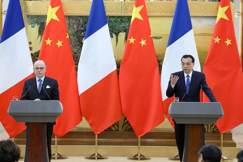 国务院总理李克强21日晚与法国总理卡泽纳夫共同会见记者并回答了提问。李克强介绍了中法总理会谈成果，表示双方达成广泛共识，一致认为中法关系达到了新的历史高度，重要性远超双边范畴。