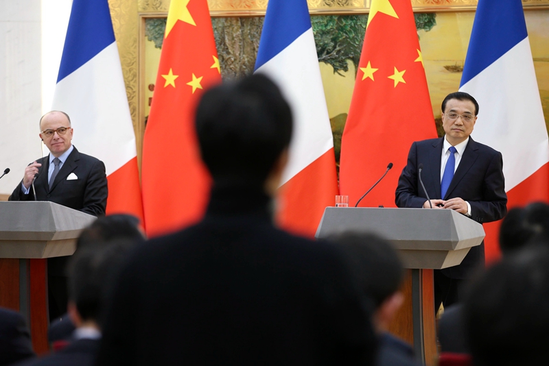 国务院总理李克强21日晚与法国总理卡泽纳夫共同会见记者并回答了提问。李克强介绍了中法总理会谈成果，表示双方达成广泛共识，一致认为中法关系达到了新的历史高度，重要性远超双边范畴。