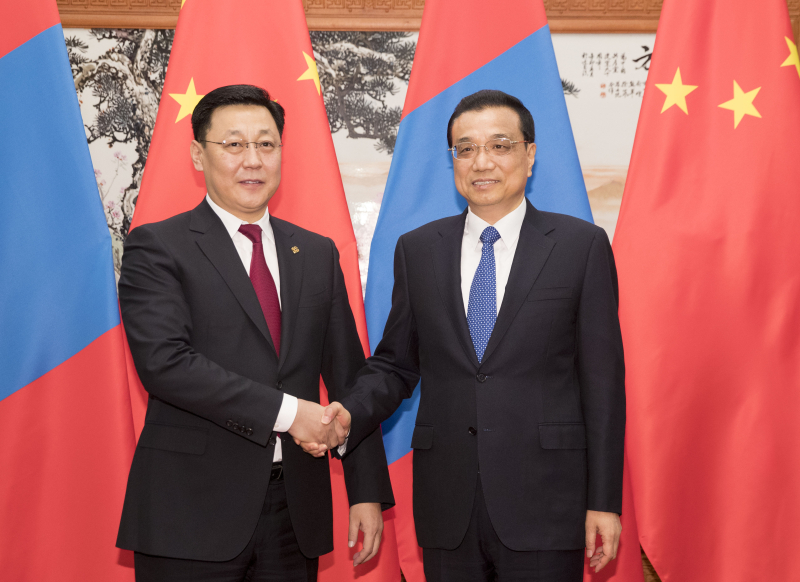 国务院总理李克强12日上午在人民大会堂会见来华出席“一带一路”国际合作高峰论坛的蒙古国总理额尔登巴特。