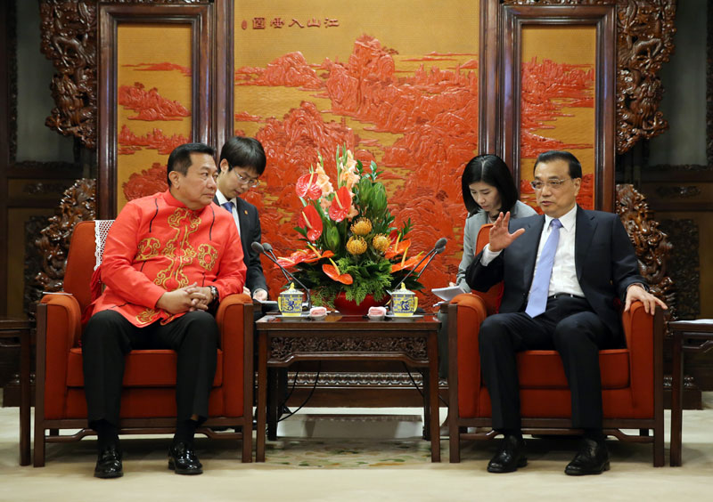 国务院总理李克强5月19日下午在中南海紫光阁会见菲律宾众议长阿尔瓦雷兹。