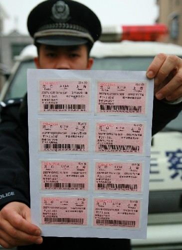 武铁警方捣毁一特大制贩假火车票窝点