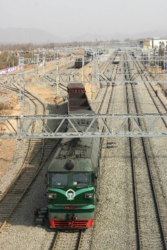 兰青铁路增改建复线电气化线路即将贯通