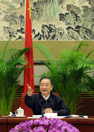 4月15日,中共中央政治局常委、国务院总理温家宝在北京主持召开深化医药卫生体制改革工作座谈会并讲话。