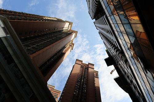 深圳市中心的写字楼高耸入云(10月17日摄)。新华社记者周文杰摄