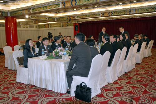 11月3日,海峡两岸关系协会与海峡交流基金会在台北就会谈相关协议举行副会长、副董事长层级的预备性磋商。新华社记者 赵博 摄