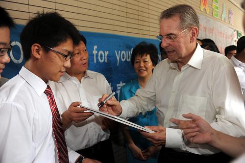 罗格在南京考察青奥会筹备情况