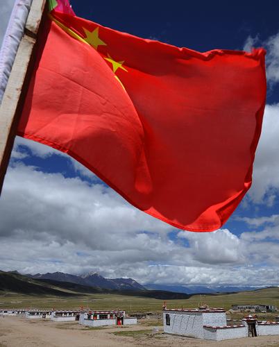 这是9月9日拍摄的西藏当雄县格达乡羊易村牧民的新居。新华社记者 觉果 摄