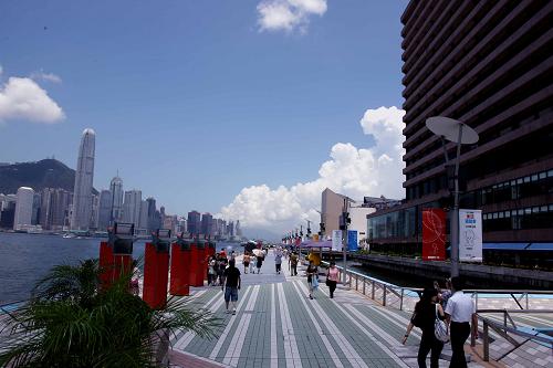 尖沙咀：香港购物天堂，海滨美食与历史文化交相辉映