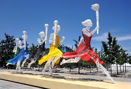 奥运雕塑亮相奥林匹克森林公园