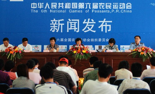 第六届全国农运会三项提前比赛新闻发布会现场(9月4日摄)。9月4日,第六届全国农运会三项提前比赛新闻发布会在福建泉州第六届农运会主新闻中心举行。据介绍,第六届全国农民运动会游泳、健身秧歌和风筝项目的比赛将于9月5日至12日在福建泉州提前举行,三个项目共计产生85枚金牌。台湾首次组团将参加第六届全国农运会竞技项目,开幕式将于10月26日在泉州举行。 新华社记者 魏培全 摄