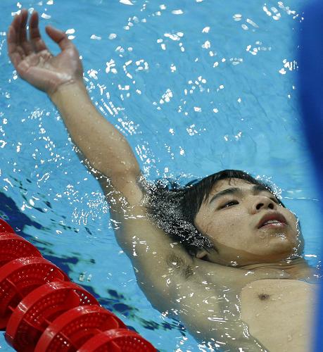 9月15日,中国选手杜剑平在北京2008年残奥会S3级男子50米仰泳决赛中,以44秒31的成绩获得冠军。新华社记者 凡军 摄