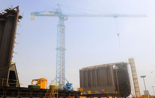 这是韩国STX(大连)造船有限公司建造中的大型船坞(6月9日摄)。新华社记者 任勇摄