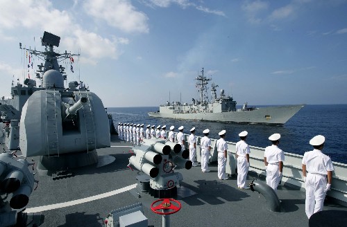 中国海军舰艇首次与西班牙海军举行海上联合军