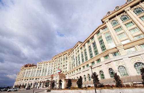 这是绥芬河市的一处建筑(10月27日摄)。新华社记者王建威摄
