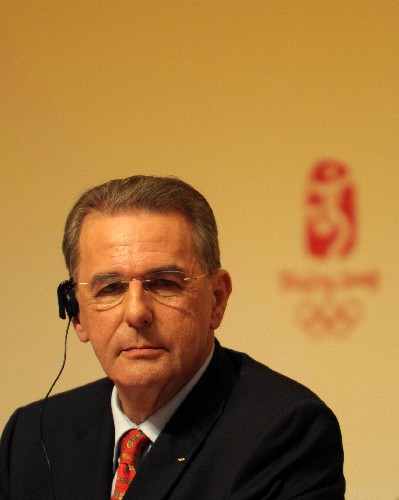 罗格接受中外记者采访