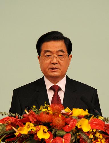 12月20日,中共中央总书记、国家主席、中央军委主席胡锦涛在庆祝澳门回归祖国10周年大会暨澳门特别行政区第三届政府就职典礼上发表重要讲话。 新华社记者 樊如钧 摄