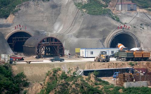 运宝高速中条山隧道图片