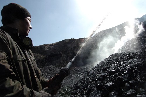 新疆一旅游企业假借灭火非法采煤