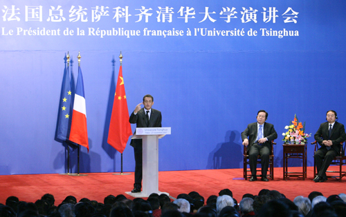 11月27日,正在中国进行访问的法国总统萨科齐在北京清华大学发表演讲。