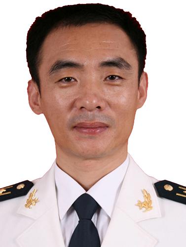 这是中国人民解放军海军海口舰见习舰长邹福全.新华社发