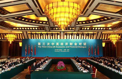 11月9日,第三次中英经济财金对话开幕式在北京钓鱼台国宾馆举行。中国国务院副总理王岐山与英国财政大臣奥斯本共同主持本次对话。新华社记者庞兴雷摄