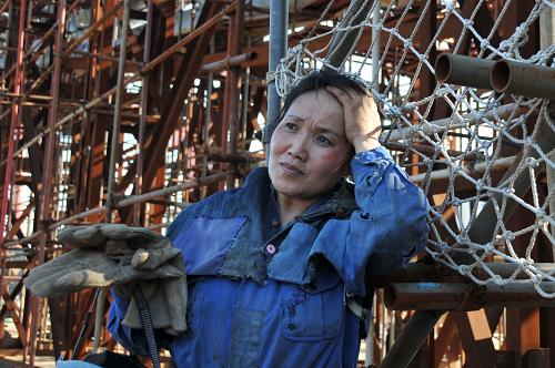 劳动着,美丽着的女农民工