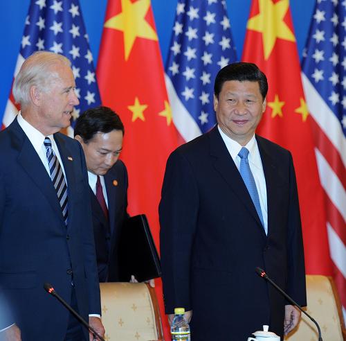 8月19日,中国国家副主席习近平与来访的美国副总统拜登在北京饭店共同出席中美企业家座谈会。 新华社记者 张铎 摄