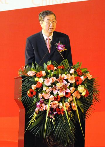 10月30日,中国人民银行行长周小川在创业板首批公司上市仪式上讲话。 当日,深交所创业板首批28家上市公司股票顺利开盘。 新华社记者马平摄