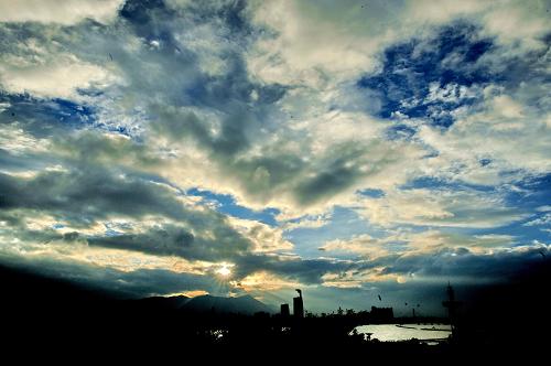 8月31日早晨,福州市上空乌云密布。新华社记者 张国俊 摄