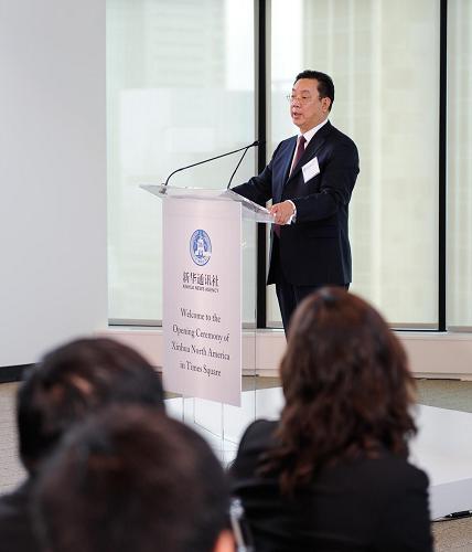 5月19日,在位于美国纽约时报广场的新华社北美总分社办公新址,新华社副社长周锡生在启动仪式上讲话。当天,新华通讯社在纽约举行仪式,庆祝北美总分社正式进驻纽约时报广场办公大楼,成为纽约时报广场世界主流媒体集群的一员。 新华社记者戚恒摄