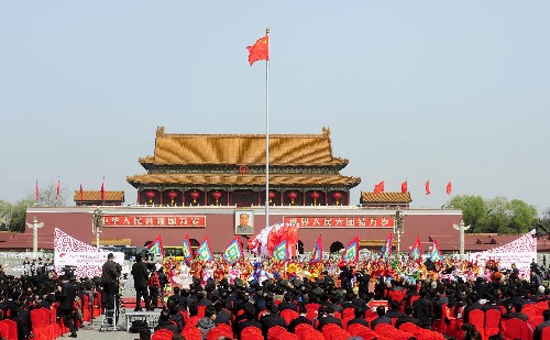 3月31日,北京2008年奥运会圣火欢迎仪式暨火炬接力启动仪式在天安门广场举行。 新华社记者罗晓光摄