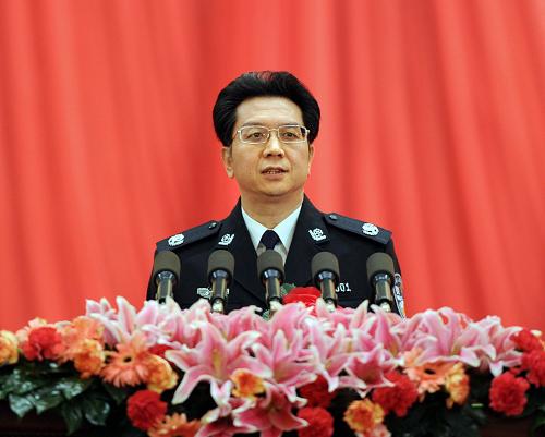 12月27日,中国2010年上海世界博览会总结表彰大会在北京人民大会堂隆重举行。这是上海世博会先进集体代表、上海市市长助理、市公安局局长张学兵在发言。新华社记者 李涛 摄