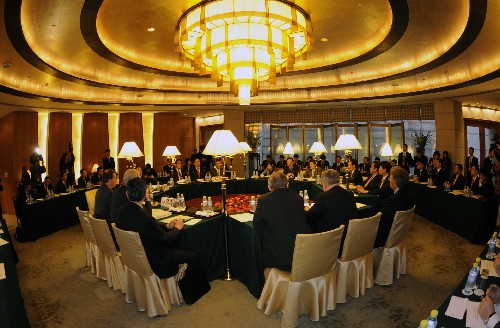 12月8日下午,朝核问题六方会谈团长会在北京钓鱼台国宾馆开幕。这是时隔5个月后六方会谈团长会再次在北京举行。新华社记者 王建华 摄