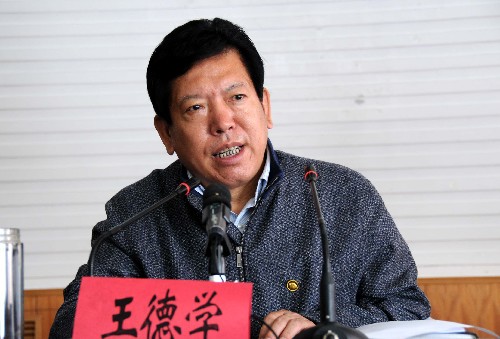 10月6日,国家安全监管总局副局长、调查组组长王德学在成立大会上讲话。新华社记者 武敌 摄