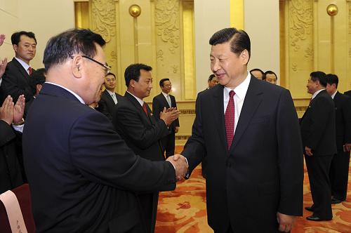 11月17日,中共中央政治局常委、国家副主席习近平在北京人民大会堂会见以朝鲜金日成社会主义青年同盟中央委员会第一书记李勇哲为团长的朝鲜青年友好代表团。 新华社记者 饶爱民 摄