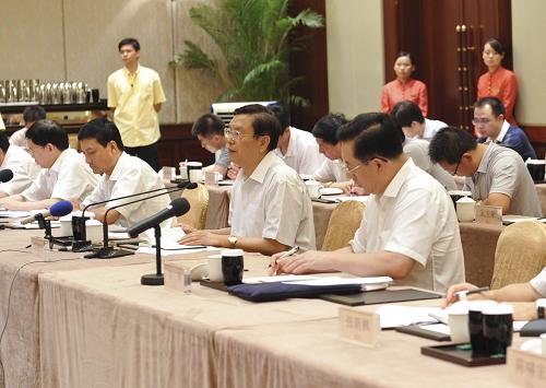 这是张德江主持召开现场会。新华社记者 王晔 摄
