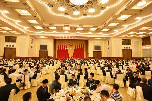 7月31日,中华人民共和国国防部在北京人民大会堂举行盛大招待会,热烈庆祝中国人民解放军建军84周年。新华社记者 王建民 摄