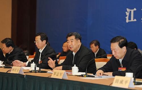 3月22日,国务院在江苏徐州召开全国春季农业生产工作会议,全面部署春耕生产和农业农村工作。中共中央政治局委员、国务院副总理回良玉出席会议并讲话。新华社记者 谢环驰 摄