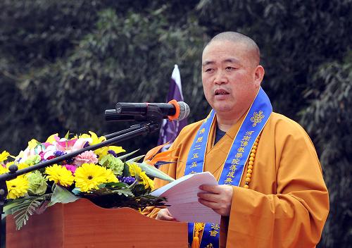 4月8日,少林寺方丈释永信主持河南佛教学院典礼仪式。新华社记者 王颂 摄