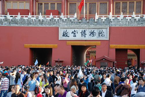 10月3日,北京故宫博物院人头攒动。新华社发(王俊峰 摄)