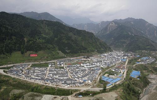 这是2011年4月18日拍摄的重建的四川省什邡市红白镇“白区”全貌。新华社发(刘应华 摄)