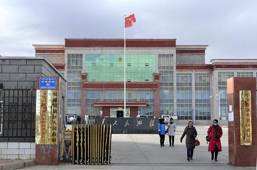 西藏双湖县前身为双湖特别行政区。这是双湖特别区区委、区政府办公大楼(1月7日摄)。 新华社记者 觉果 摄