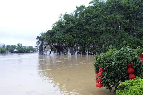 桂林暴雨预警_桂林暴雨洪涝_桂林极端特大暴雨