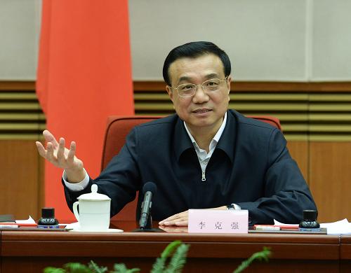 10月31日,中共中央政治局常委、国务院总理李克强在北京主持召开经济形势座谈会,听取专家学者和企业负责人对当前经济形势和今后经济工作的意见和建议。