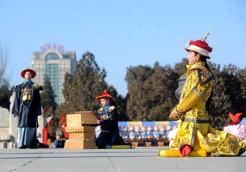 1月30日,演员在进行仿清祭地表演。新华社记者 公磊 摄