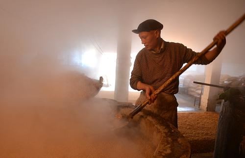 火辣辣的包谷酒 热腾腾时年味浓