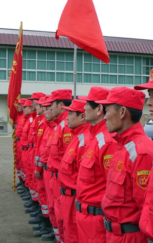 3月20日,中国国际救援队员在日本岩手县大船渡驻地出席撤离仪式。新华社记者 刘华 摄