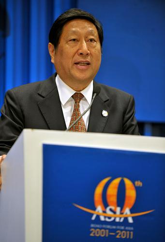 4月15日,国家发展和改革委员会主任张平正在发言。 4月15日,博鳌亚洲论坛2011年年会“政策解读:十二五规划”分论坛举行,国家发展和改革委员会主任张平就未来5年,中国将进行哪些重大改革举措等问题进行解析。 新华社记者 郭程 摄