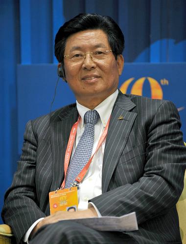 4月15日,中远集团总裁魏家福在论坛上。 4月15日,博鳌亚洲论坛2011年年会“政策解读:十二五规划”分论坛举行,国家发展和改革委员会主任张平就未来5年,中国将进行哪些重大改革举措等问题进行解析。 新华社记者 郭程 摄