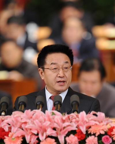 这是张鸣起委员代表全国总工会作《依靠劳动尊重劳动倡导劳动 充分激发广大劳动者的劳动热情和创造活力》的发言。新华社记者 谢环驰 摄